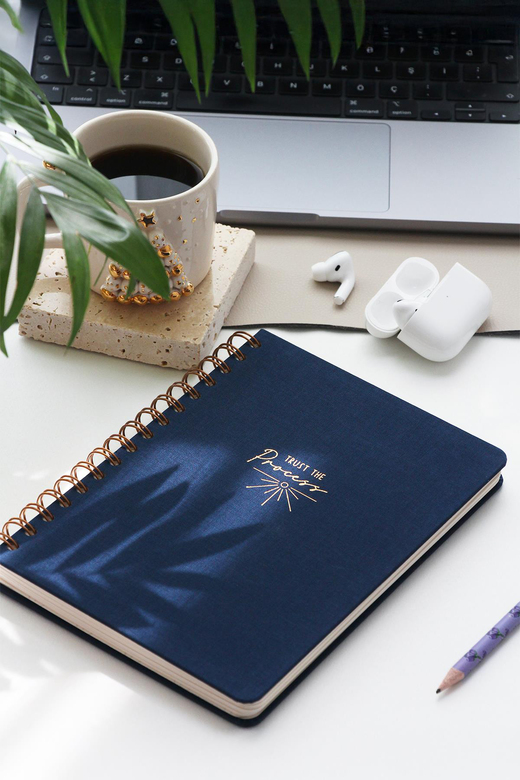 A5 Spiralli Sert Kapak Keten Noktalı Tarihsiz Not Defteri Lacivert