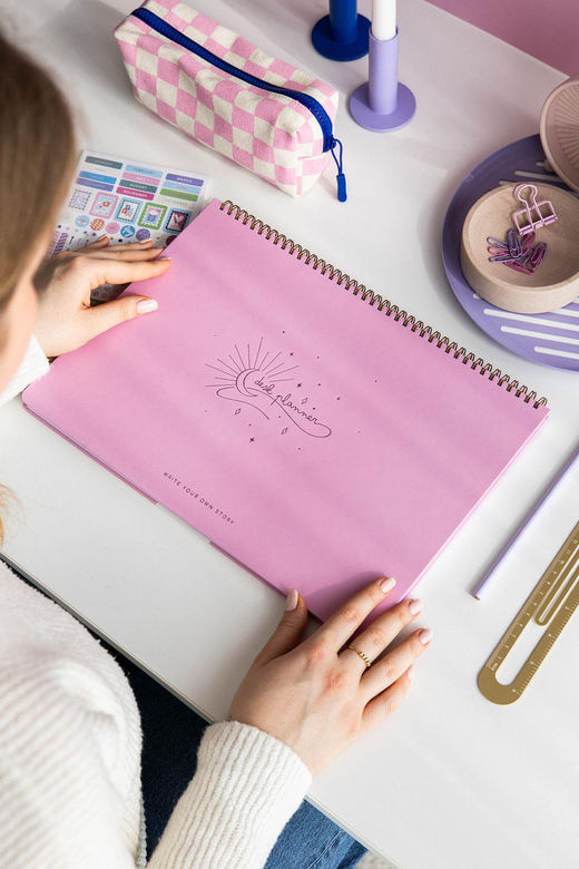 Süresiz Haftalık Spiralli Masaüstü Planlayıcı 24x34 cm - Desk Planner Pembe