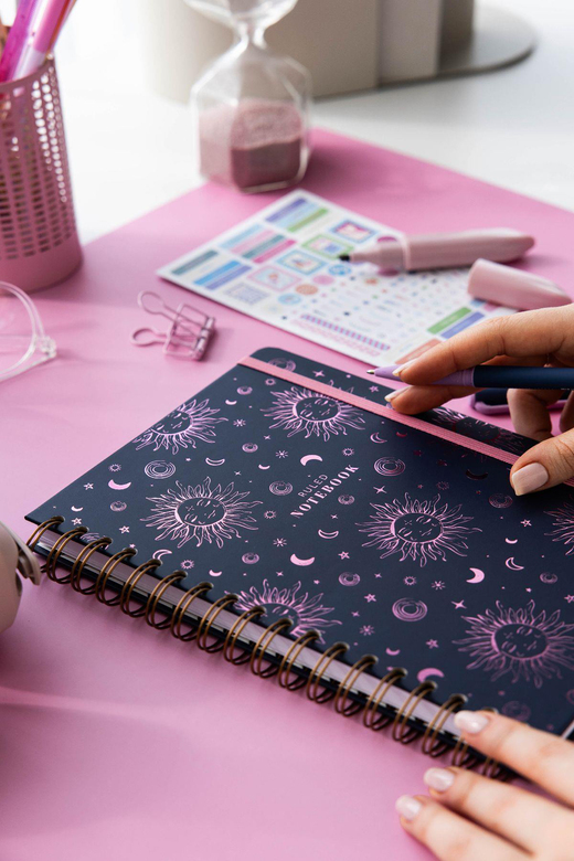 17x24 Spiralli Lastikli Sert Kapak Çizgili Not Defteri Mor Galaksi