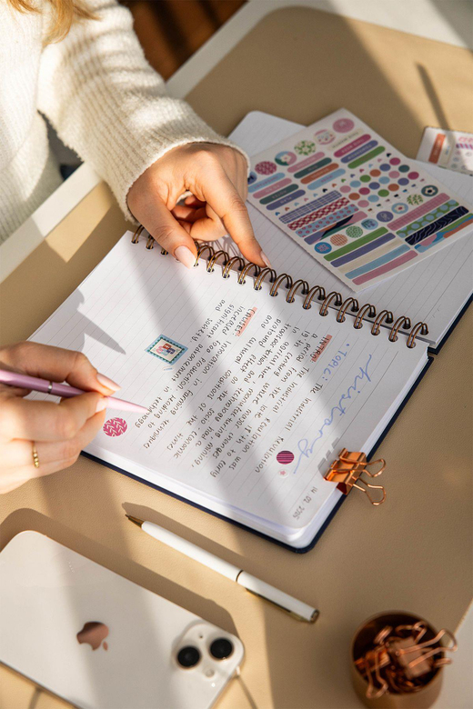 17x24 Spiralli Lastikli Sert Kapak Çizgili Not Defteri Mor Galaksi