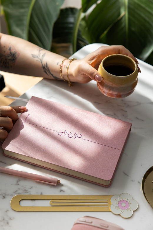 2025-2026 Kir ve Suya Dayanıklı Sert Kapak Akademik Ajanda - Pembe