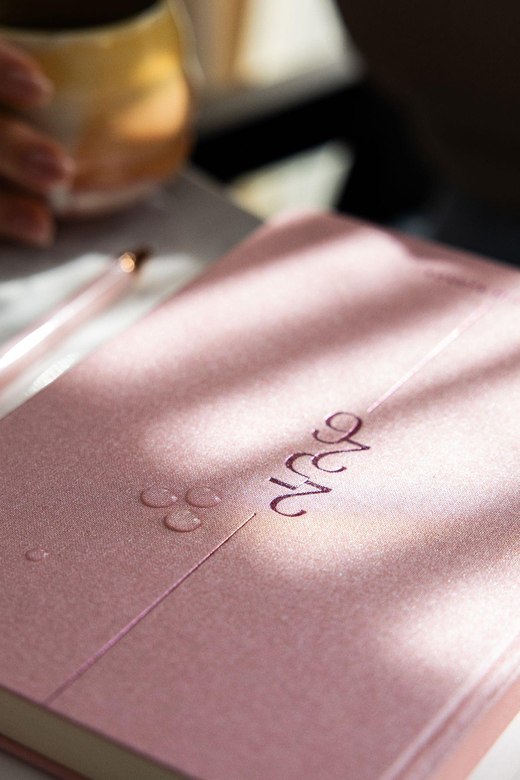 2025-2026 Kir ve Suya Dayanıklı Sert Kapak Akademik Ajanda - Pembe