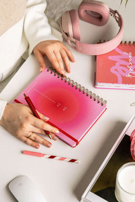 2025 A5 Spiralli Renkli Haftalık Ajanda 12 Aylık – Motivasyon Sayfalı Aura