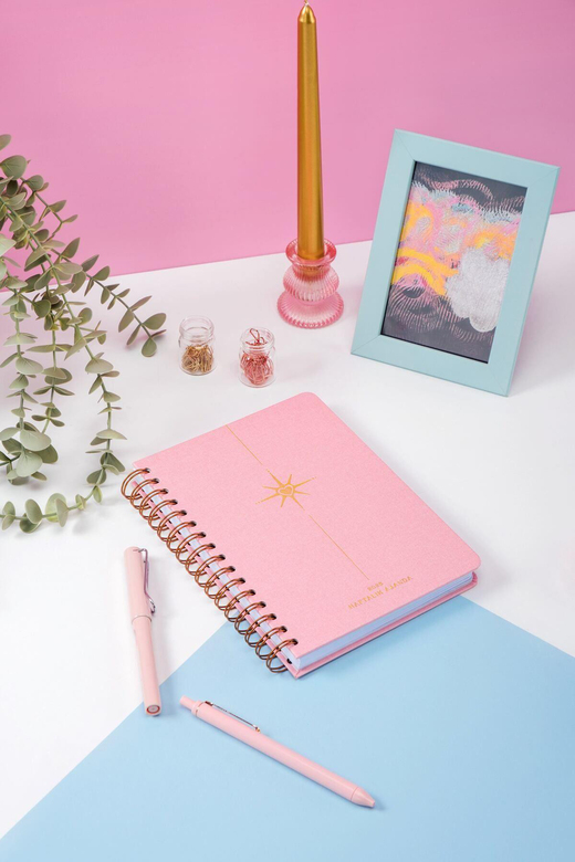 2025 Spiralli A5 Haftalık Ajanda – Kir ve Suya Dayanıklı Sert Kapak - Pembe