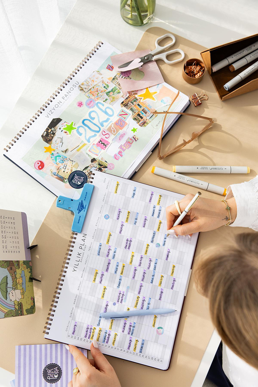 2026 Haftalık Spiralli Masaüstü Planlayıcı 24x34 cm - Desk Planner Siyah