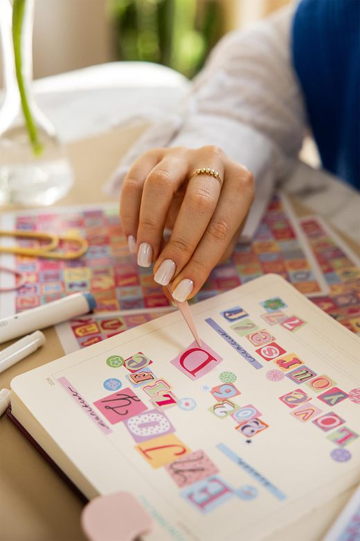 A5 18 Yaprak Harf Sticker Defteri – Alfabe, Rakam ve Noktalama İşaretleri Seti