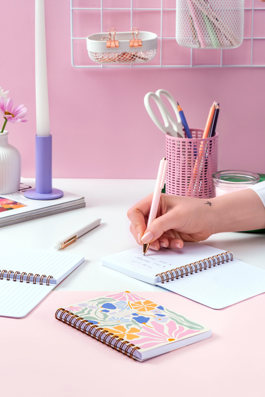 Cep Boy 10x14 cm Spiralli Çizgili Karton Kapak 3'lü Defter Seti Papatya Kelebek Çiçekler