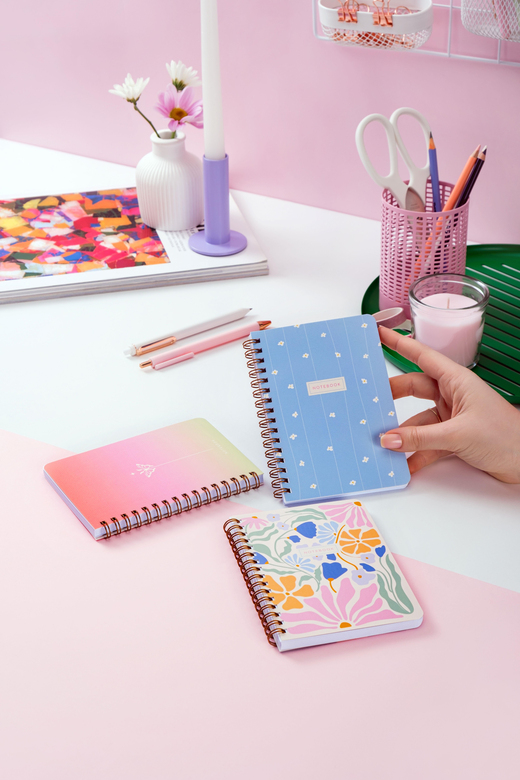 Cep Boy 10x14 cm Spiralli Çizgili Karton Kapak 3'lü Defter Seti Papatya Kelebek Çiçekler