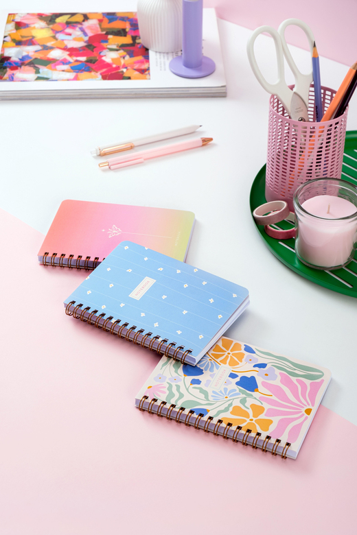 Cep Boy 10x14 cm Spiralli Çizgili Karton Kapak 3'lü Defter Seti Papatya Kelebek Çiçekler