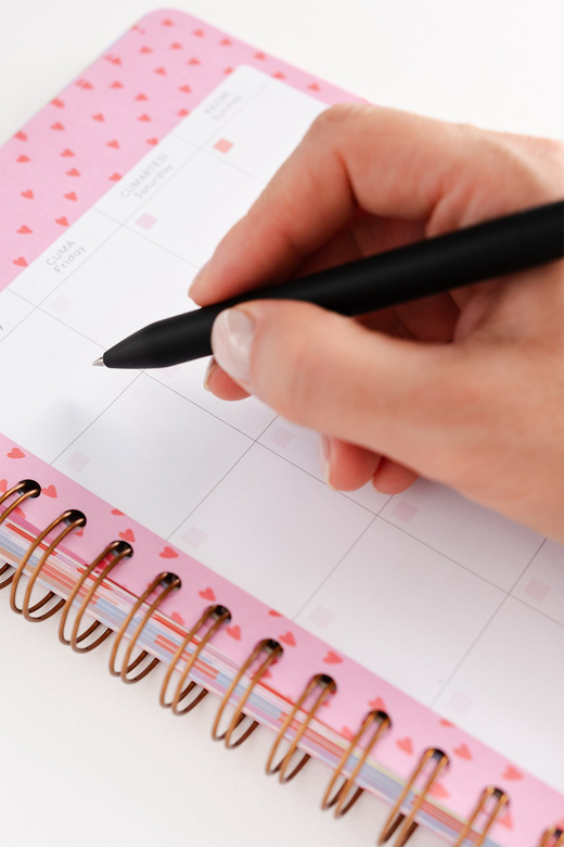 Kaco x Paperora FIRST Heart 0.5 mm Roller Kalem Seti – 2 Adet Refill ile (Siyah Gövde Siyah Mürekkep)