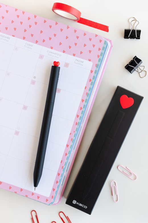 Kaco x Paperora FIRST Heart 0.5 mm Roller Kalem Seti – 2 Adet Refill ile (Siyah Gövde Siyah Mürekkep)