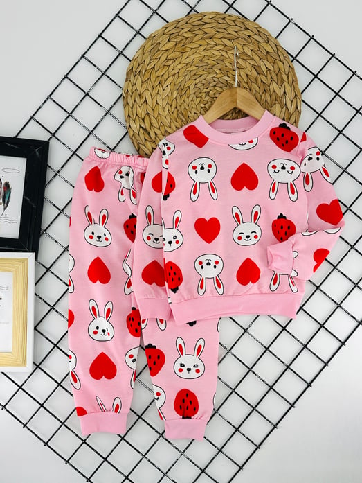 1000-28 Tavşan Çilek Baskılı Kız Çocuk Penye Pijama Takımı-PEMBE