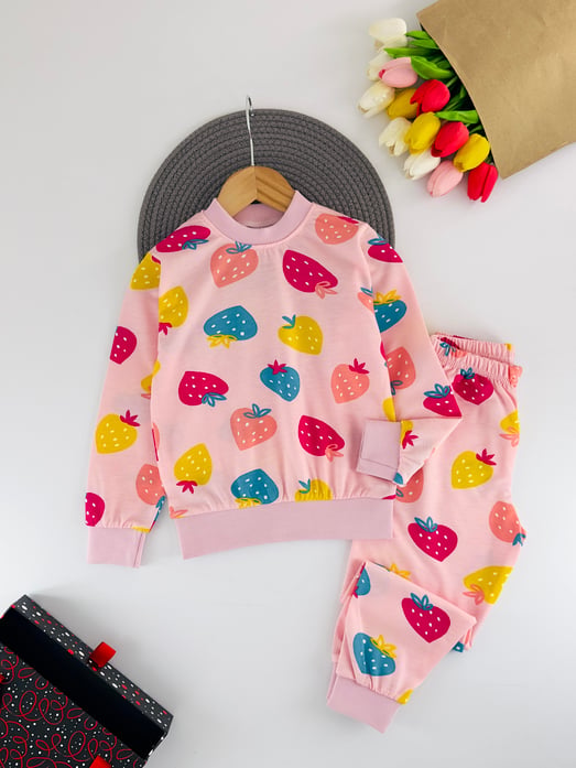 1000-67 Renkli Çilek Baskılı Kız Çocuk Penye Pijama Takımı-PEMBE