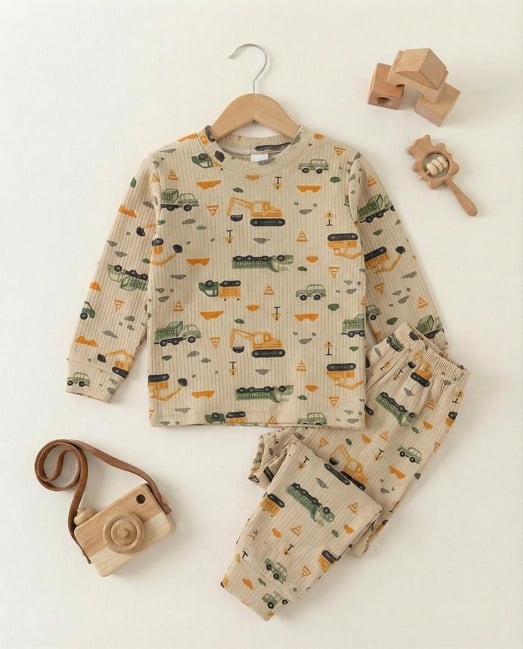 2026-2 Araba Kepçe Baskılı Fitilli Kumaş Erkek Çocuk Pijama Takımı-BEJ