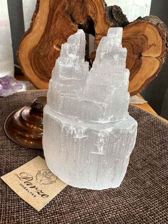 Beyaz Selenit Kule