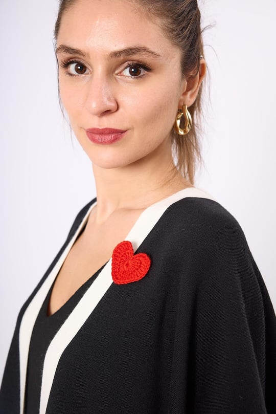 Peraluna Heart Kalp Motif El Yapımı Broş - Kırmızı