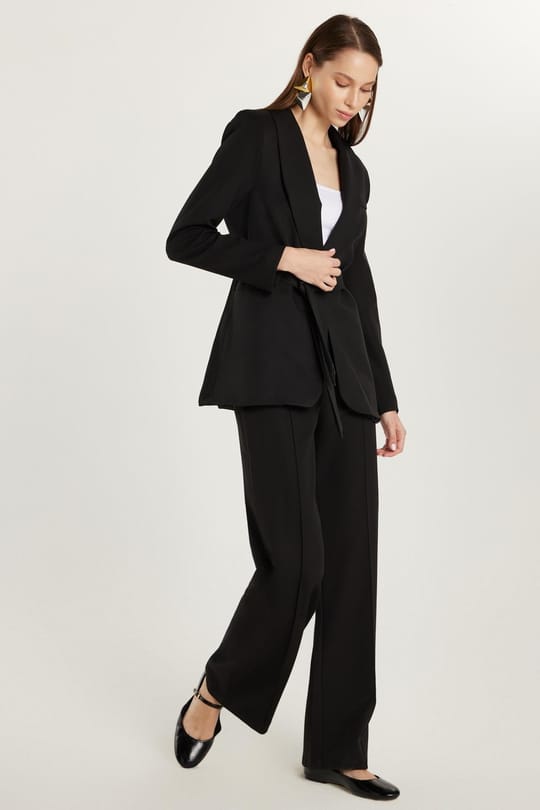 Kadın Standart Fit Uzun Kollu Kruvaze Yaka Düğmeli Siyah Ceket Pantolonlu Takım