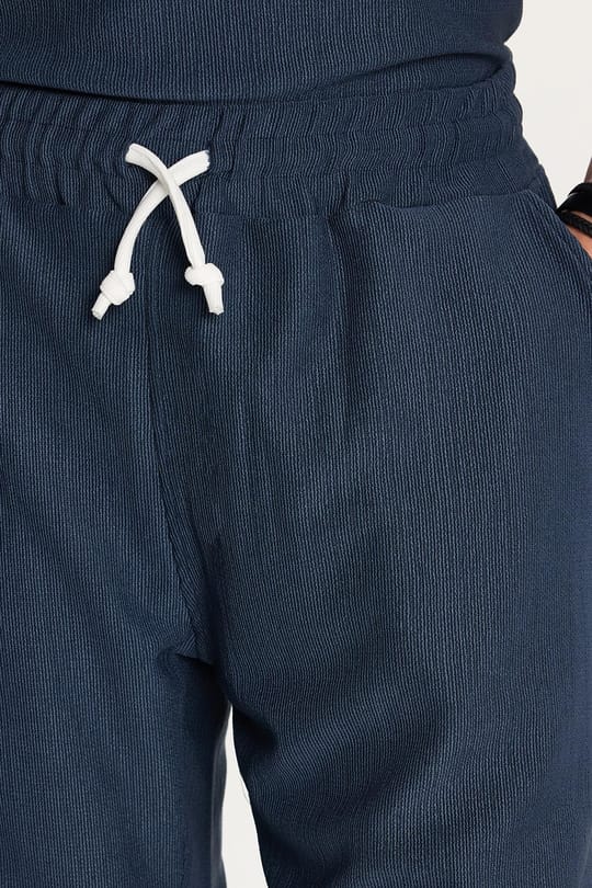 Erkek Standart Fit Pamuklu Jakarlı Baskılı Bisiklet Yaka Beli Bağcıklı Lacivert Şort Takım