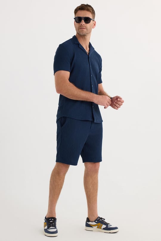 Erkek Slim Fit Dar Kesim Apaş Yaka Beli Bağcıklı İndigo Gömlek Şort Takım