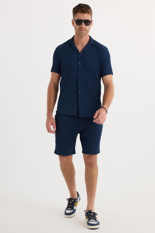 Erkek Slim Fit Dar Kesim Apaş Yaka Beli Bağcıklı İndigo Gömlek Şort Takım