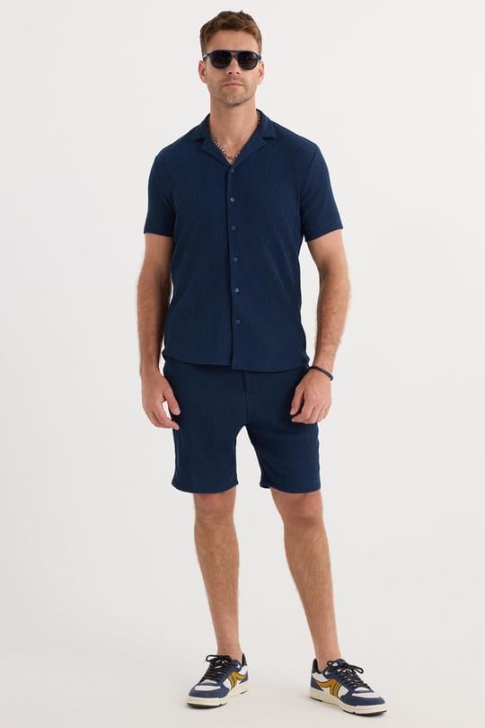 Erkek Slim Fit Dar Kesim Apaş Yaka Beli Bağcıklı İndigo Gömlek Şort Takım