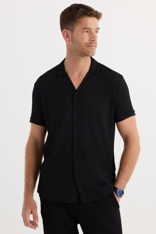 Erkek Slim Fit Dar Kesim Apaş Yaka Beli Bağcıklı Siyah Gömlek Şort Takım