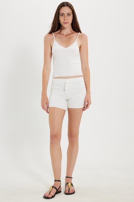 Kadın Slim Fit Dar Kesim Fitilli V Yaka Ekru Askılı Bluz ve Beli Bağlamalı Ekru Şort Takım