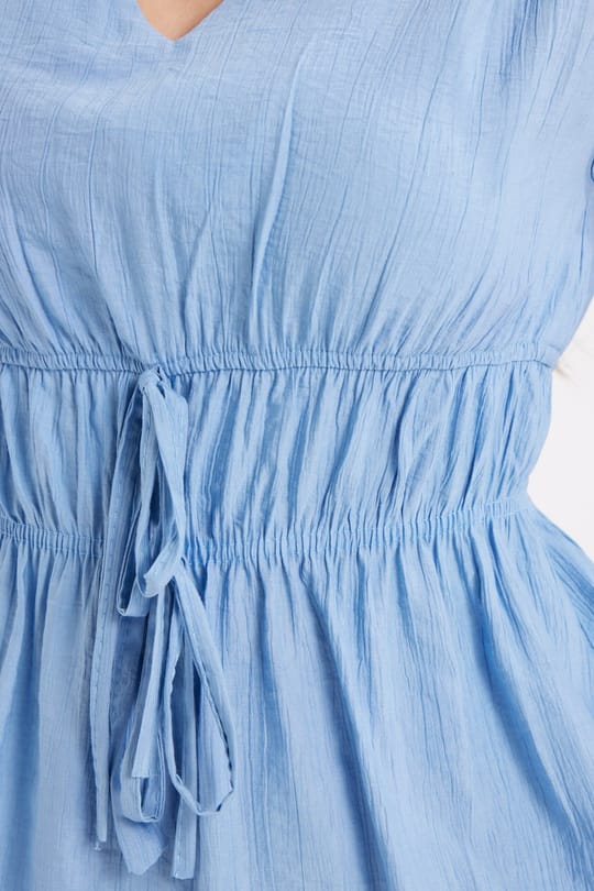 Kadın Standart Fit Normal Kesim V Yaka Beli Büzgülü Bağcıklı Bluz Geniş Paça Mavi Pantolon Takım