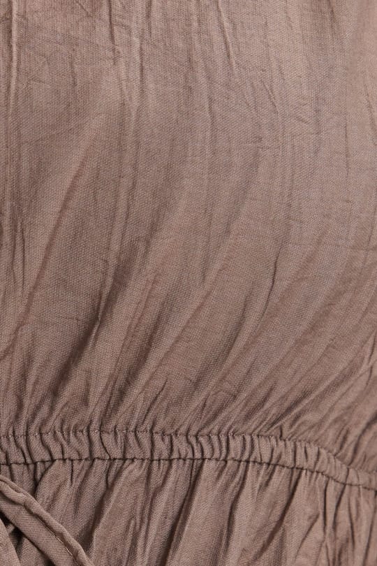 Kadın Standart Fit Normal Kesim V Yaka Beli Büzgülü Bağcıklı Bluz Geniş Paça Kahverengi Pantolon Takım