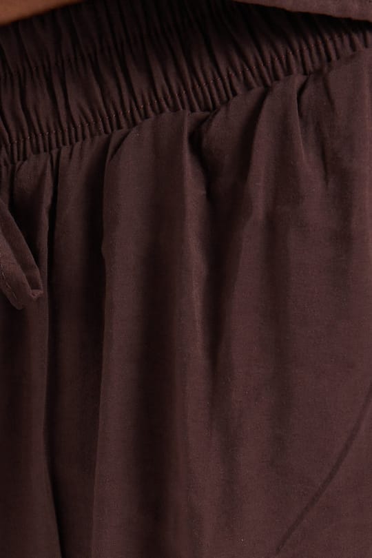 Kadın Standart Fit Normal Kesim Likralı Kolsuz Bisiklet Yaka Bluz Geniş Paça Kahverengi Pantolon Takım