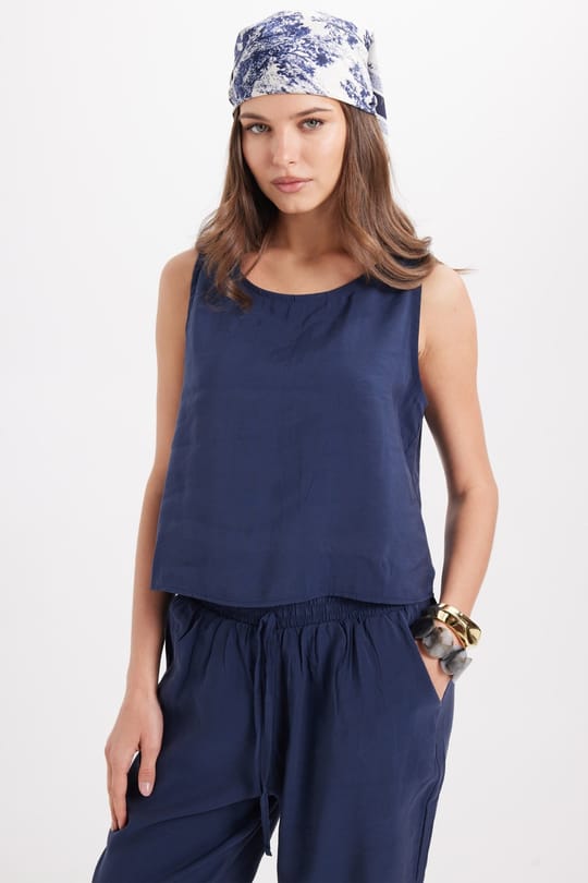 Kadın Standart Fit Normal Kesim Likralı Kolsuz Bisiklet Yaka Bluz Geniş Paça Lacivert Pantolon Takım
