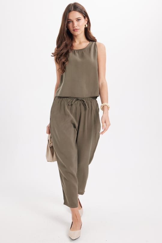 Kadın Standart Fit Normal Kesim Likralı Kolsuz Bisiklet Yaka Crop Boy Bluz Geniş Paça Haki Pantolon Takım