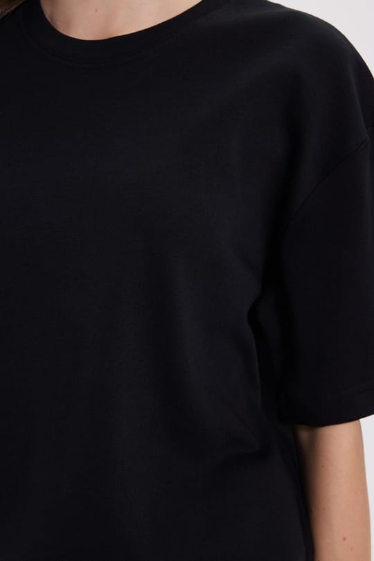 Kadın Oversize Geniş Kesim %100 Pamuk Yumuşak Dokulu Basic Bisiklet Yaka Siyah Tişört