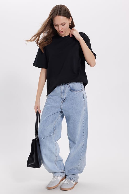 Kadın Oversize Geniş Kesim %100 Pamuk Yumuşak Dokulu Basic Bisiklet Yaka Siyah Tişört