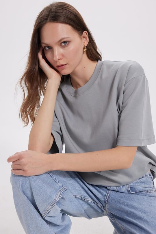 Kadın Oversize Geniş Kesim %100 Pamuk Yumuşak Dokulu Basic Bisiklet Yaka Gri Tişört