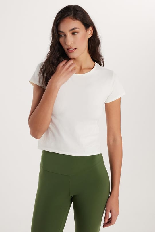 Kadın Slim Fit Dar Kesim Düz Basic Bisiklet Yaka Ekru Tişört