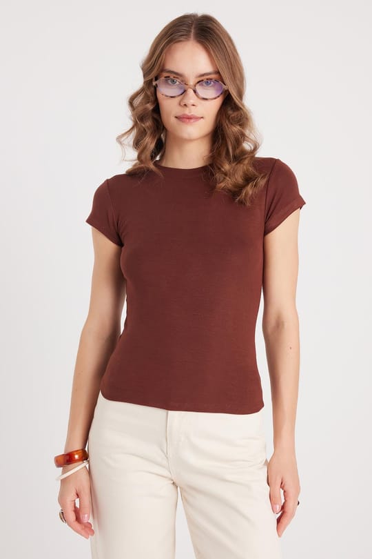 Kadın Slim Fit Dar Kesim Bisiklet Yaka Viskon Kumaş Ultra Soft Kahverengi Tişört