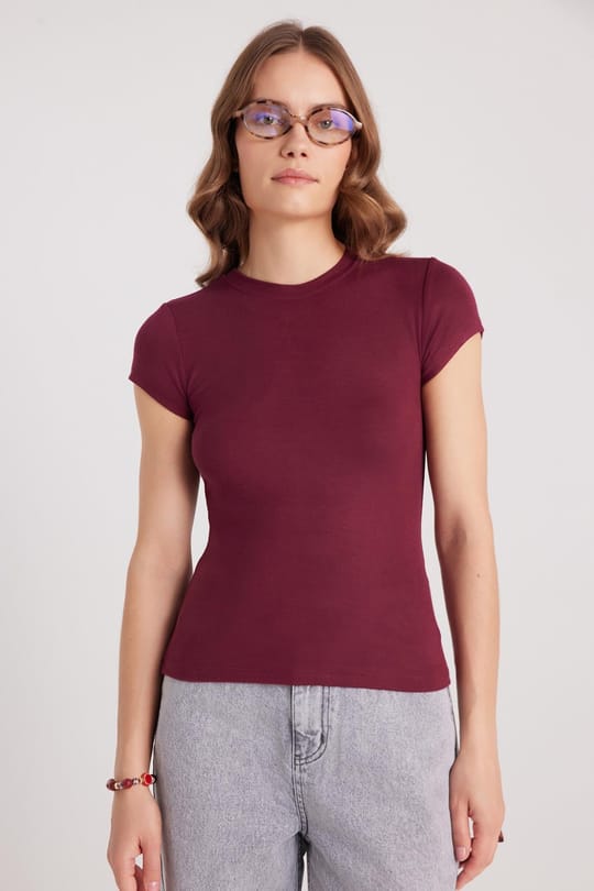 Kadın Slim Fit Dar Kesim Bisiklet Yaka Viskon Kumaş Ultra Soft Bordo Tişört