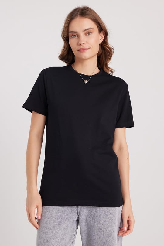 Kadın Slim Fit Dar Kesim Pamuklu Yumuşak Doku Likralı Esnek Kumaş Basic Siyah Bisiklet Yaka Tişört