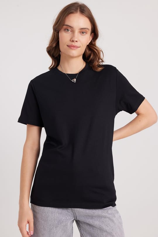 Kadın Slim Fit Dar Kesim Pamuklu Yumuşak Doku Likralı Esnek Kumaş Basic Siyah Bisiklet Yaka Tişört