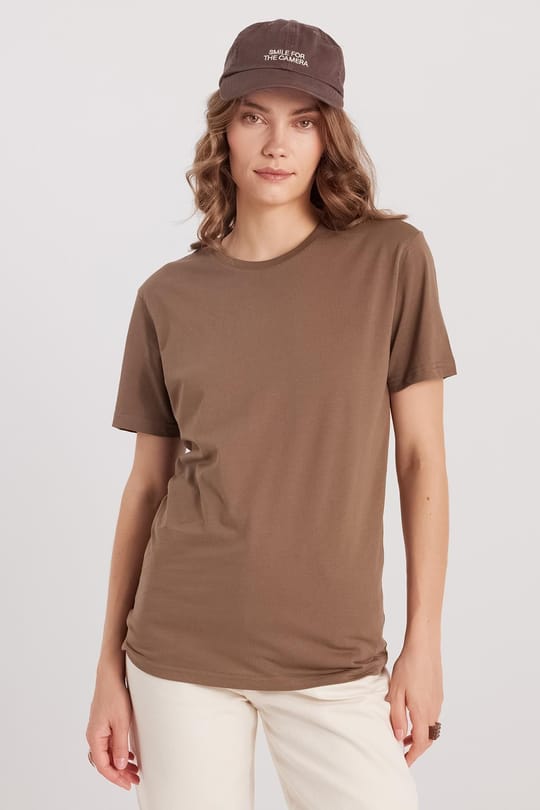Kadın Slim Fit Dar Kesim %100 Pamuk Yumuşak Dokulu Kahverengi Bisiklet Yaka Tişört