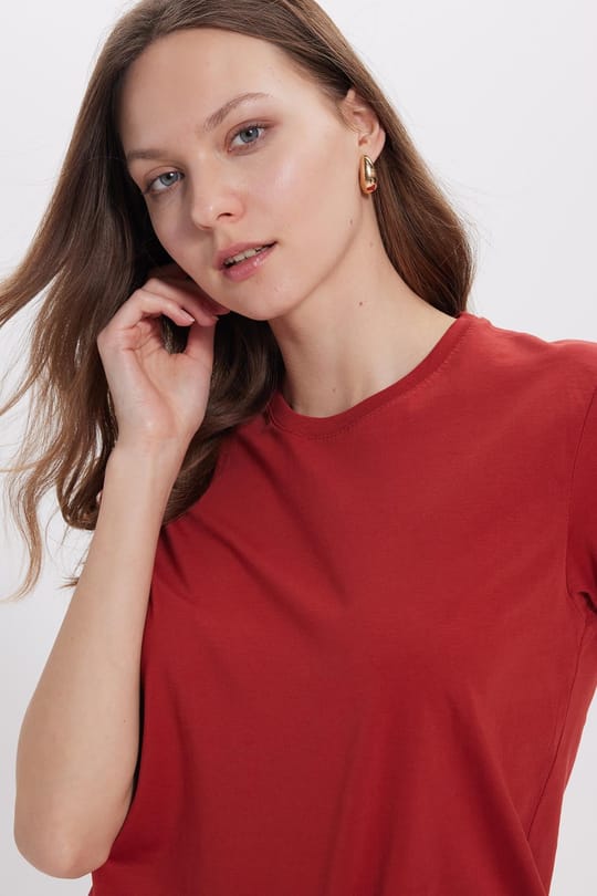Kadın Slim Fit Dar Kesim %100 Pamuk Yumuşak Dokulu Kiremit Bisiklet Yaka Tişört