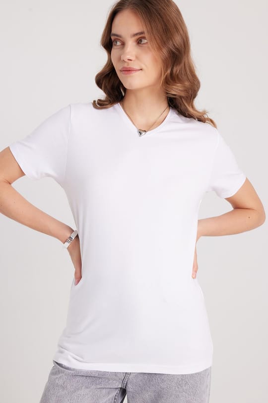 Kadın Slim Fit Dar Kesim Pamuklu Yumuşak Dokulu Likralı Esnek Kumaş Düz Basic Beyaz V Yaka Tişört