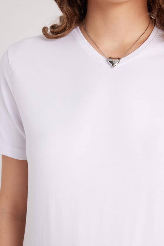 Kadın Slim Fit Dar Kesim Pamuklu Yumuşak Dokulu Likralı Esnek Kumaş Düz Basic Beyaz V Yaka Tişört