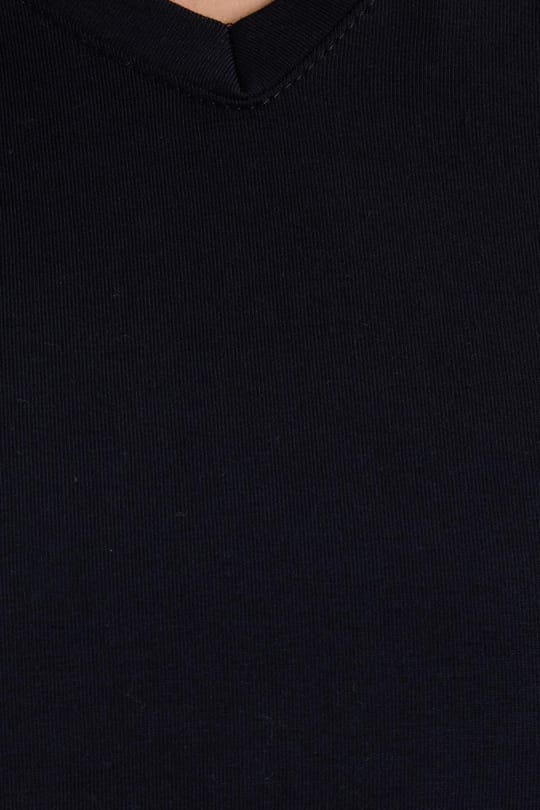Kadın Slim Fit Dar Kesim Pamuklu Yumuşak Dokulu Likralı Esnek Kumaş Düz Basic Siyah V Yaka Tişört
