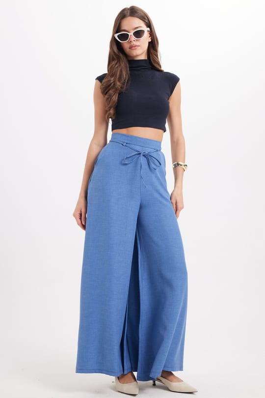 Kadın Slim Fit Dar Kesim Pamuklu Likralı Dik Yaka Sıfır Kol Yumuşak Dokulu Lacivert Crop Bluz