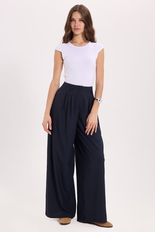 Kadın Slim Fit Dar Kesim Pamuklu Likralı Bisiklet Yaka Ay Kol Beyaz Tişört