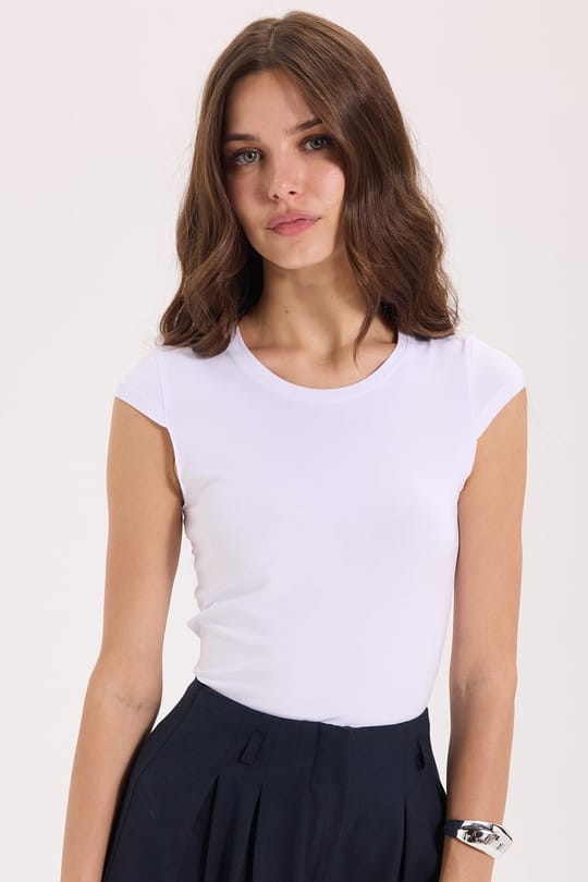 Kadın Slim Fit Dar Kesim Pamuklu Likralı Bisiklet Yaka Ay Kol Beyaz Tişört