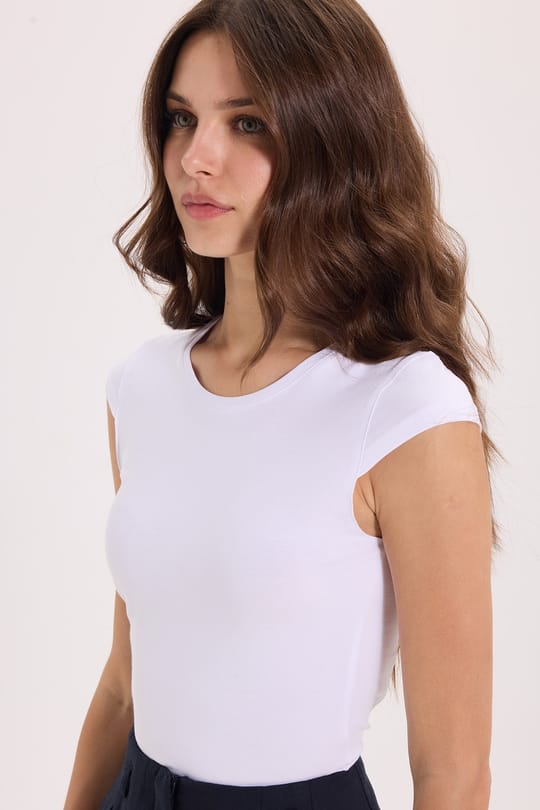 Kadın Slim Fit Dar Kesim Pamuklu Likralı Bisiklet Yaka Ay Kol Beyaz Tişört
