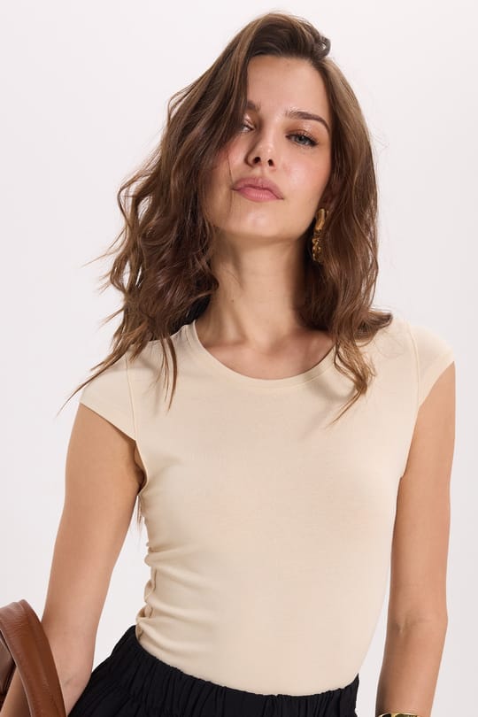 Kadın Slim Fit Dar Kesim Pamuklu Likralı Bisiklet Yaka Ay Kol Sarı Tişört